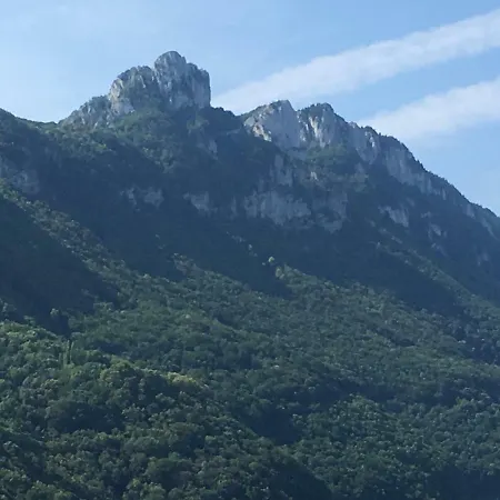 Gite Des Lodges De La Cascade 3 Etoiles *