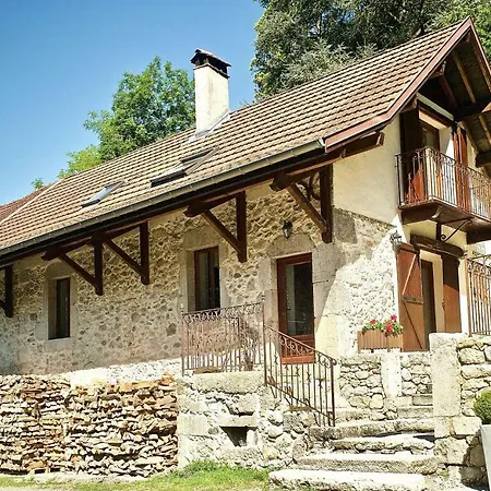 Semesterbostad Gite Des Lodges De La Cascade 3 Etoiles Yenne